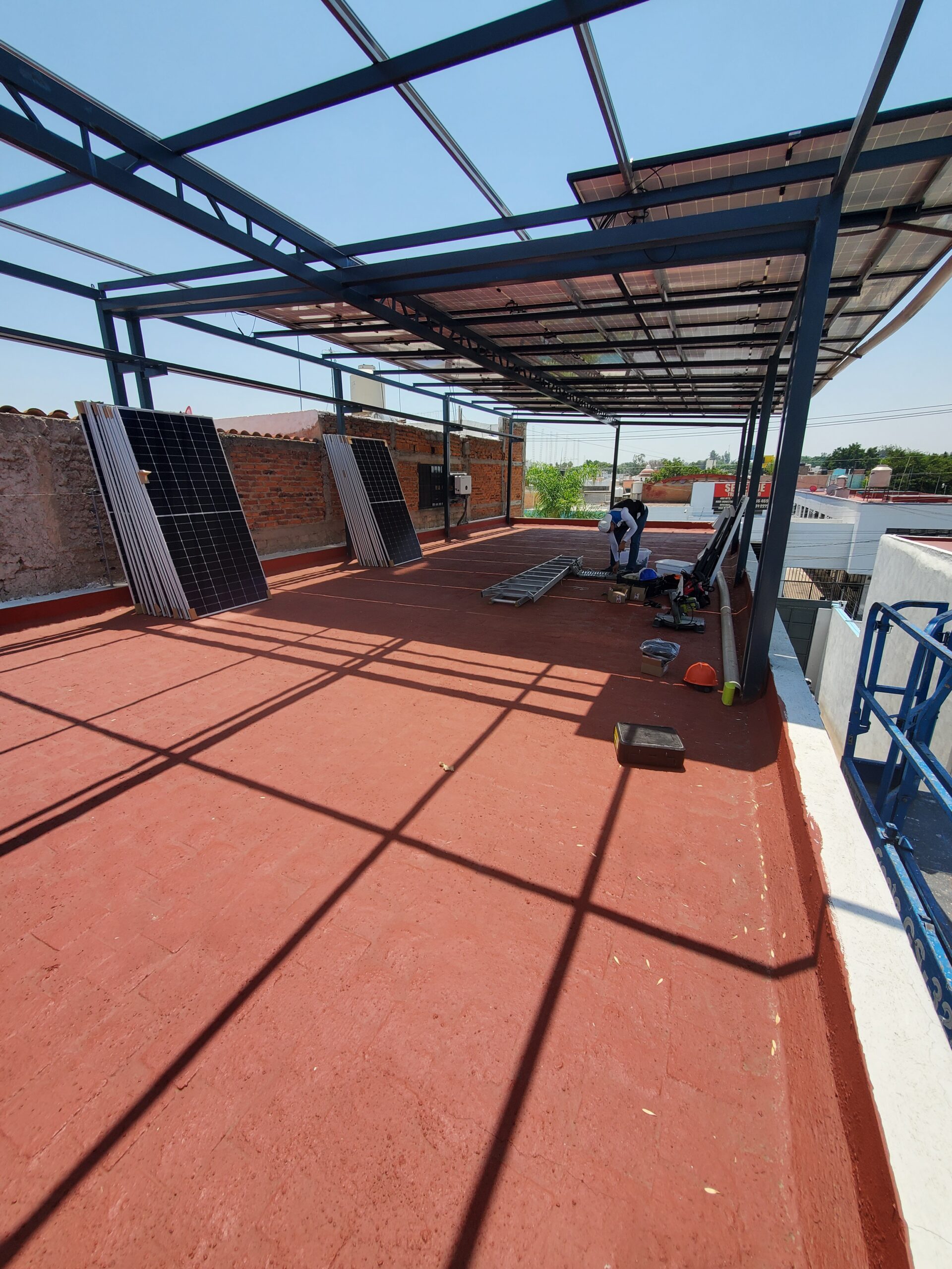 Instalaciones de paneles solares para 440v para la industria en Guadalajara.